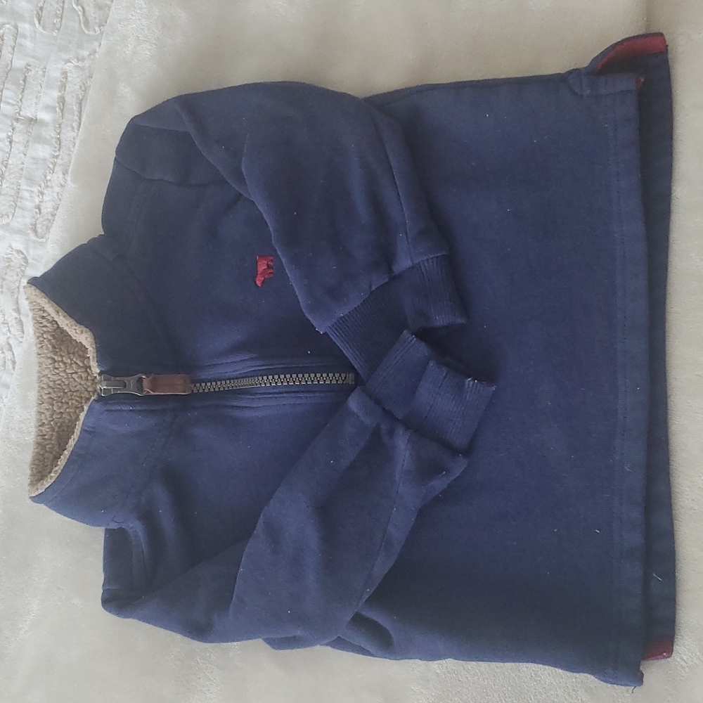 CARTERS SWEATER AND SHORTS  2T